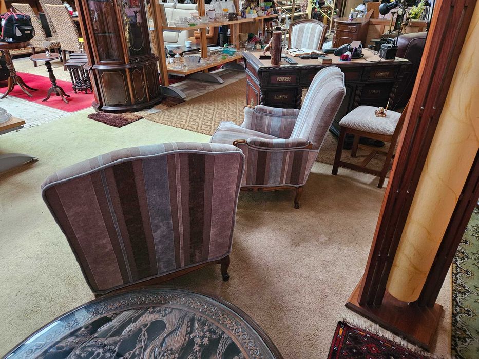 Cadeirões antigos - Bom estado geral - Valor unitário