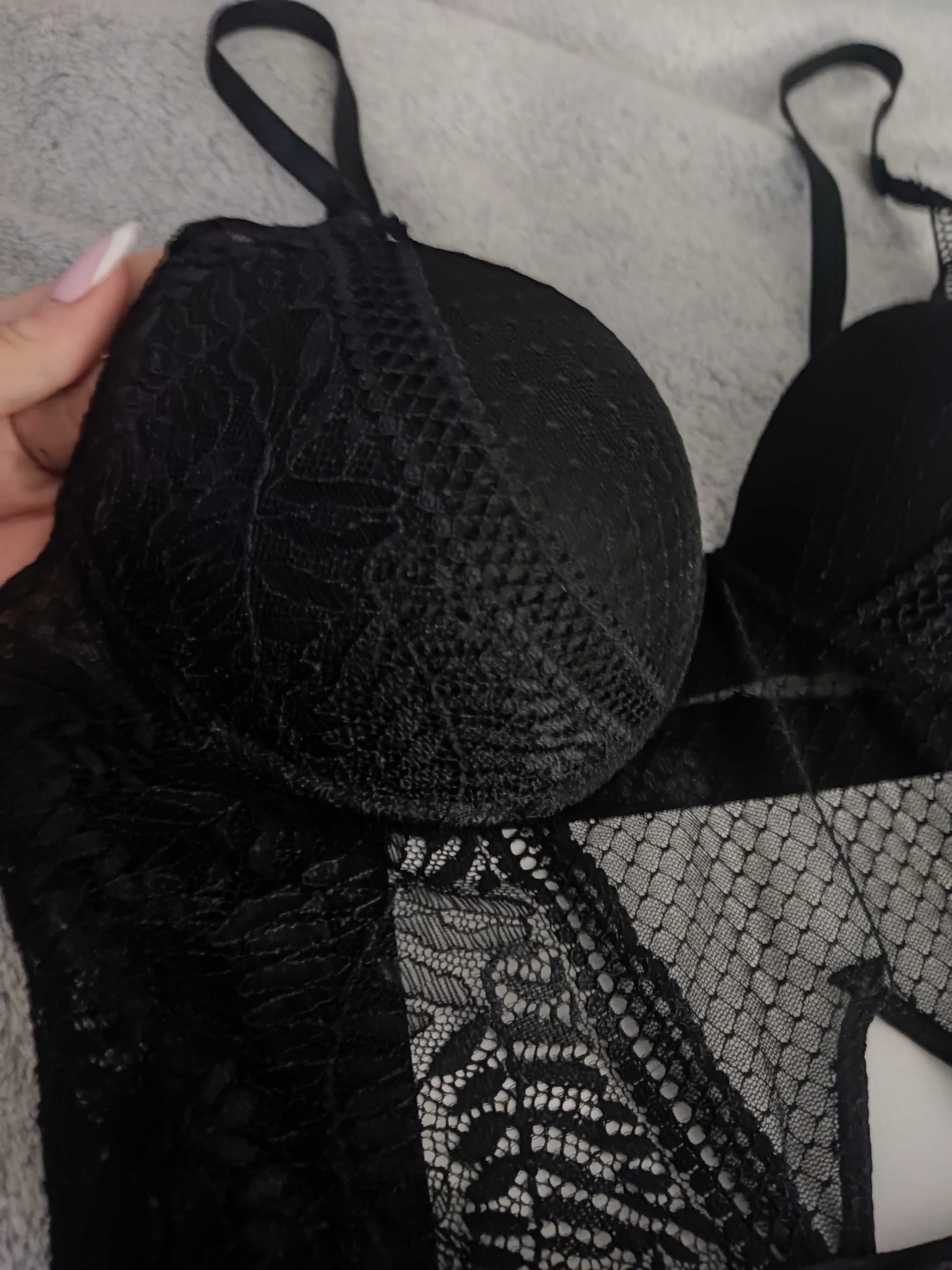 Piękne nowe koronkowe body
