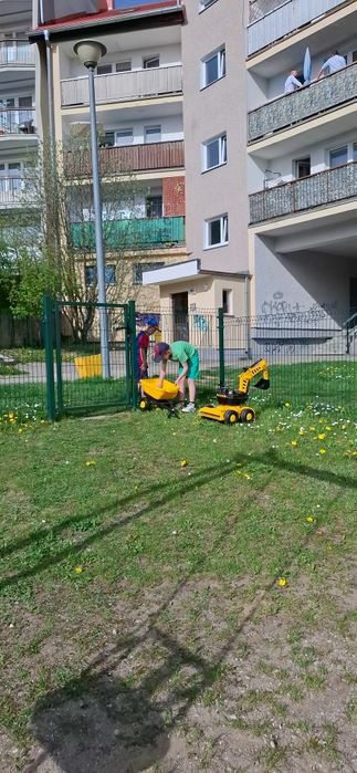 Duża koparka jeździk