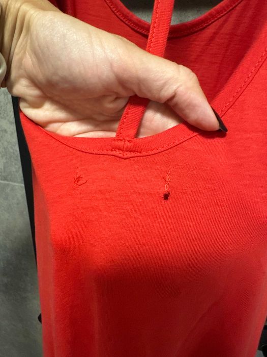 Czerwona długa letnia sukienka z ozdobnymi plecami Reserved S