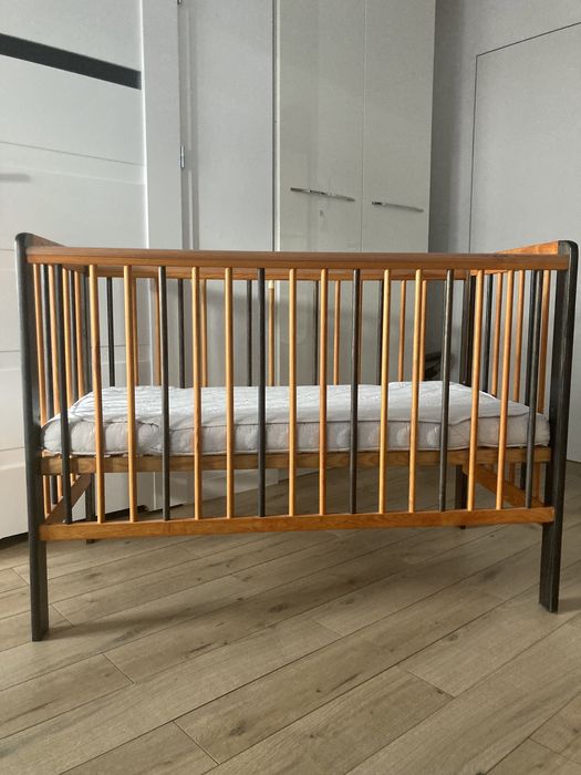 Drewex lozeczko z opuszczanym bokiem czarno pomaranczowe 120x60