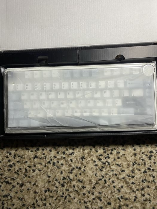 нова механічна клавіатура Aula F75