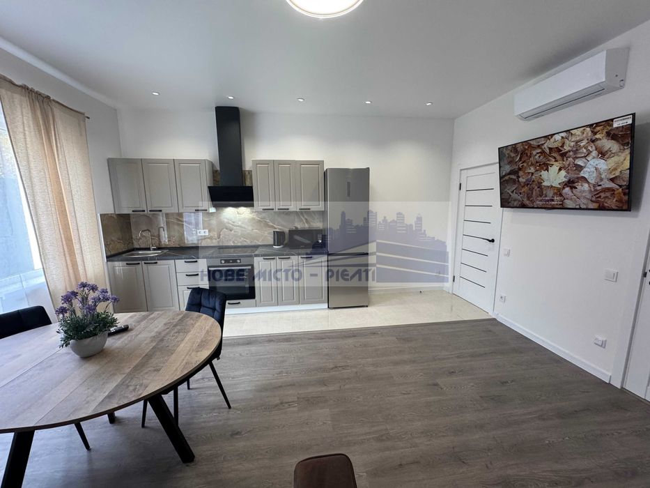 БЕЗ %!Осокорки,оренда Садова 62,таунхаус, Інвертор, сонячні панелі!