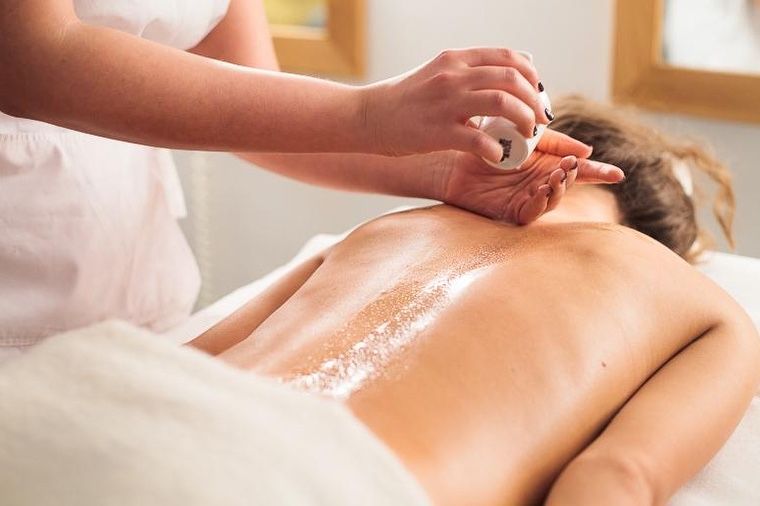 Massagem facial só sras