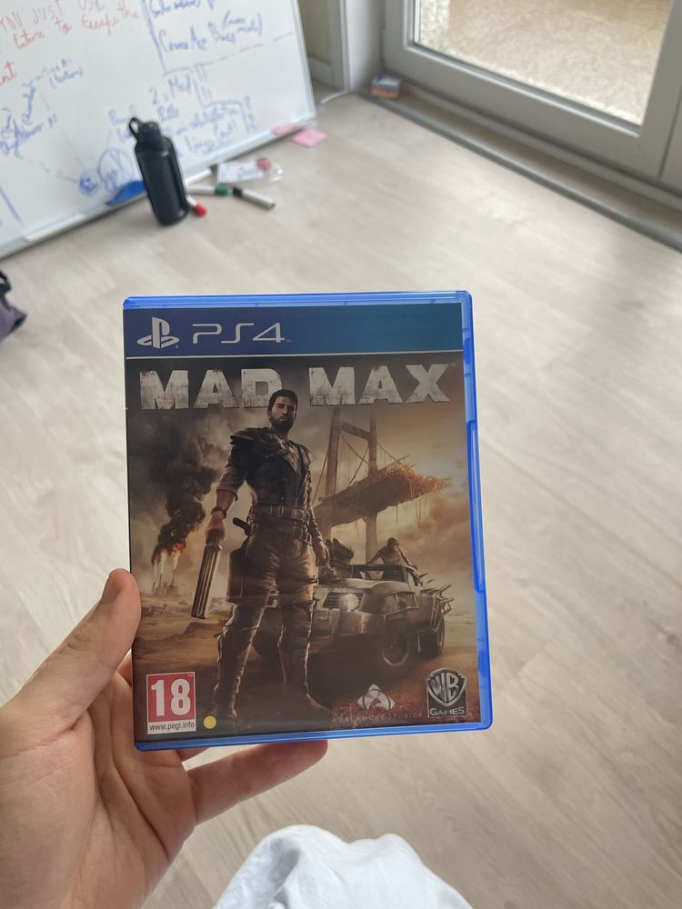 madmax ps4 excelente estado