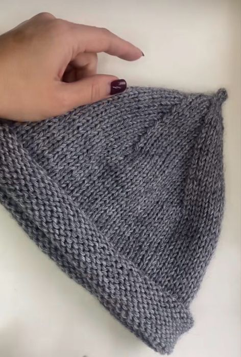 Шапка з піпкою, жолудь, біні