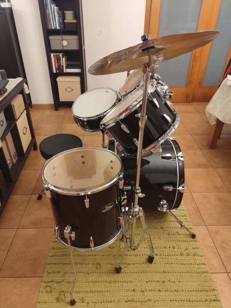 Pearl Roadshow 5 Piece Drumkit