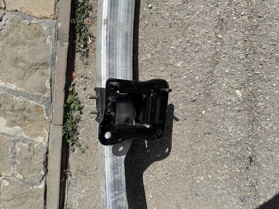 Підсилювач переднього бамперу Tesla Model S Plaid 2021-2025