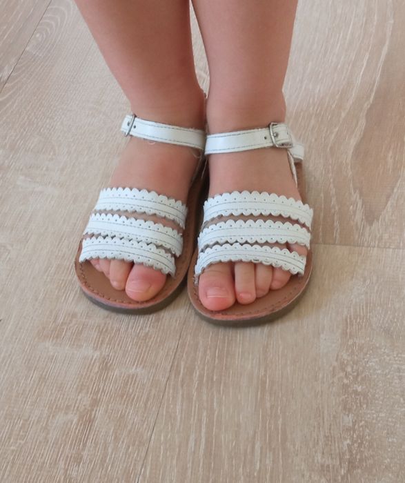 Sandálias de menina 26 praticamente novas 4€