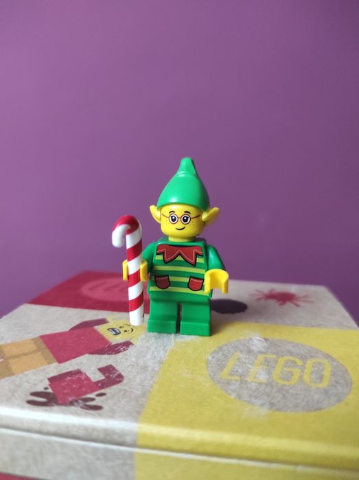 1 figurka mały Elf z laską cukrową - BAM Lego 2025 - Święta Bożego Nar