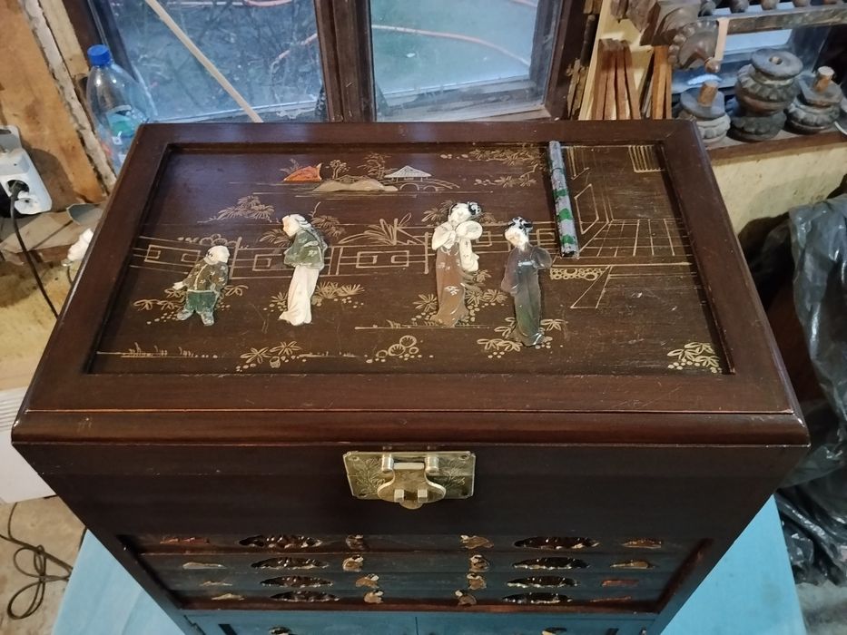 Антикварный комод.