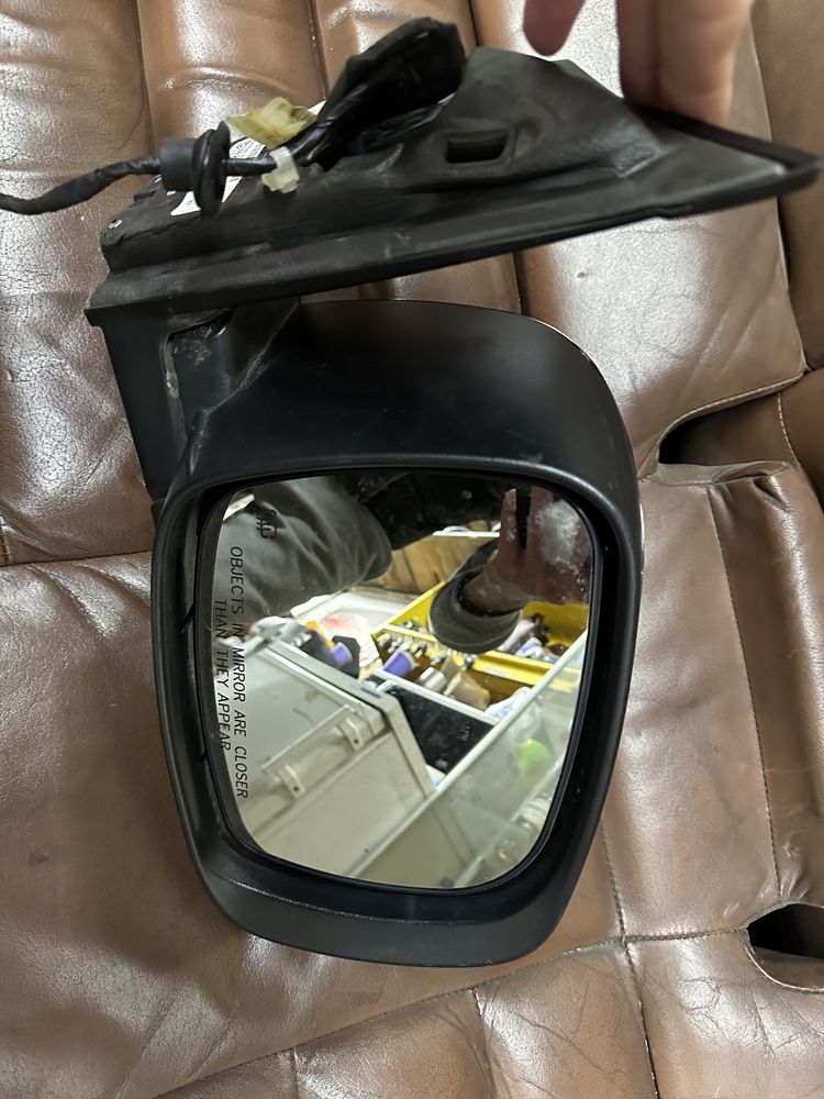 Зеркало правое Dodge Grand Caravan 11-19 год