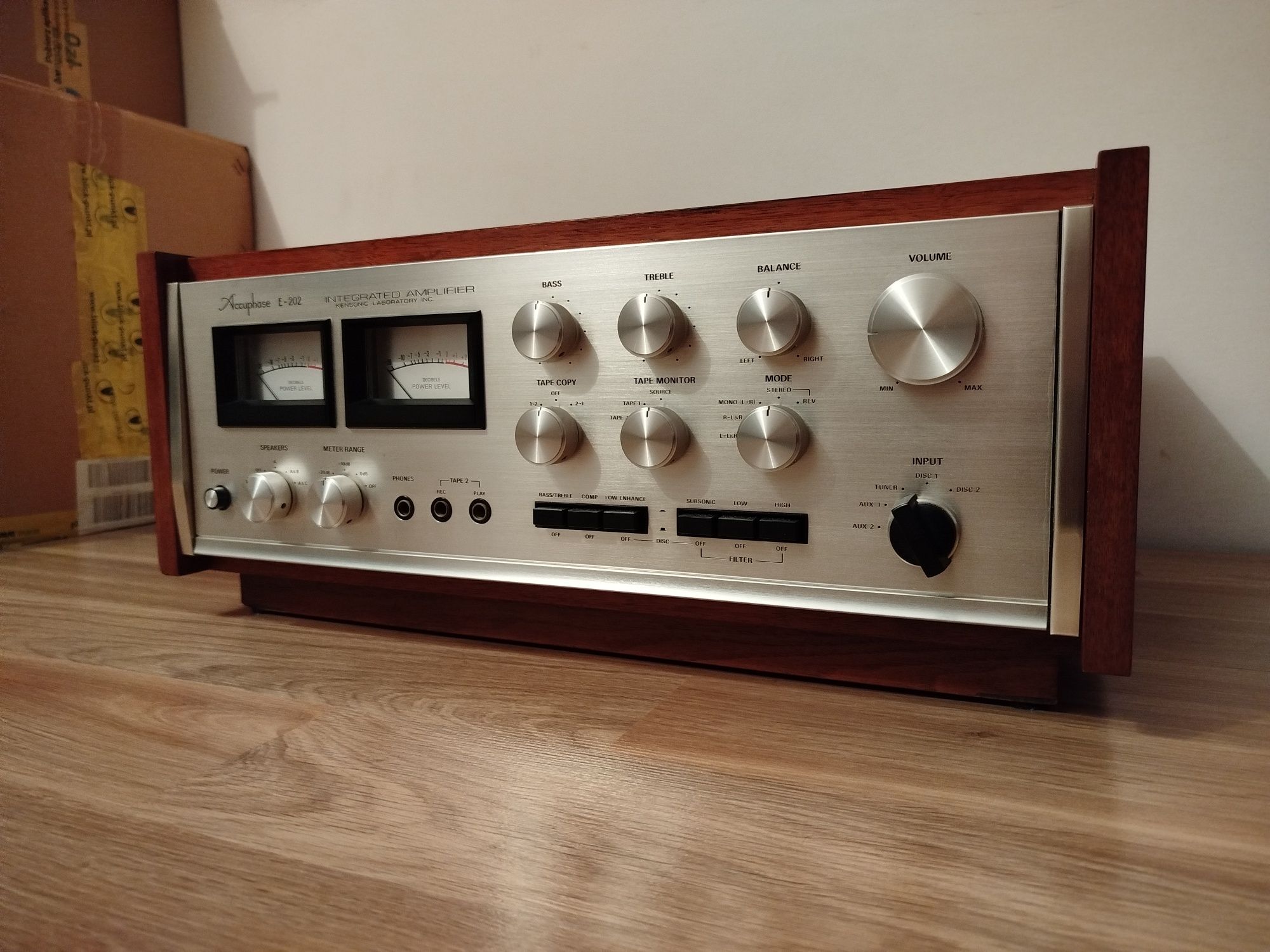 Wzmacniacz Accuphase E202. Marantz, Luxman, Sansui