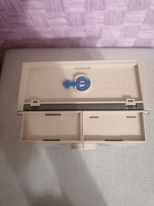 Prisão playmobil, fecha se como uma caixa