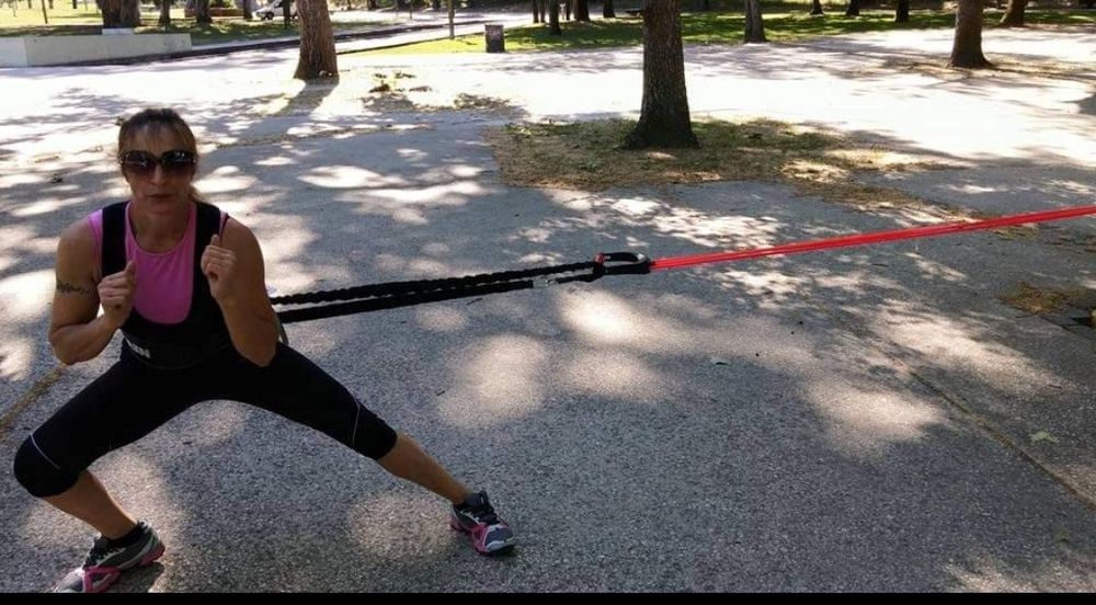 Treino com personal trainer ao ar livre ou ginásio