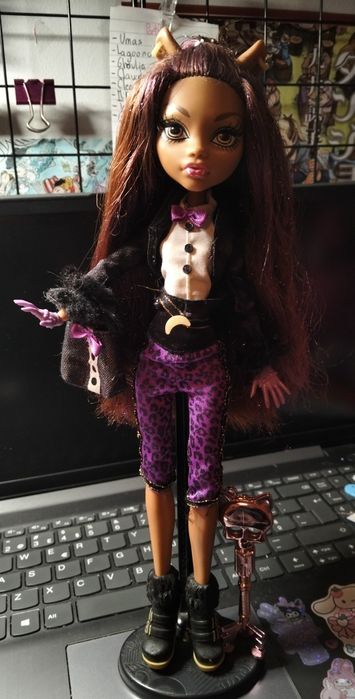 Monster high clawdeen com base