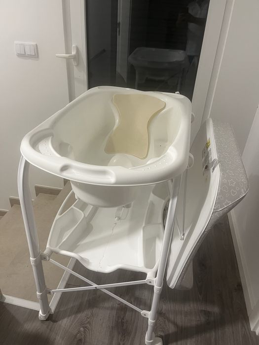 Banheira de bebé com muda roupa