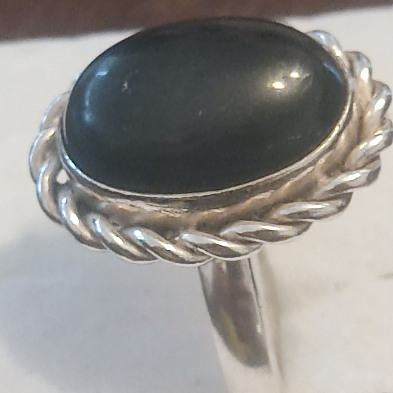Srebrny pierścionek z onyxem