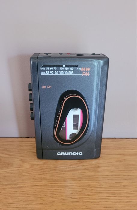 Walkman Grundig z radiem Beat boy 245 Wizualnie bardzo ładny, nie w