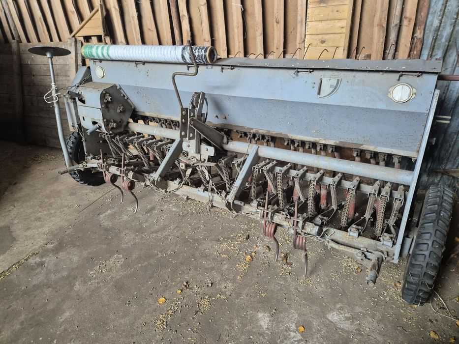 Sprzedam Kosiarke Przewracarke Siewnik