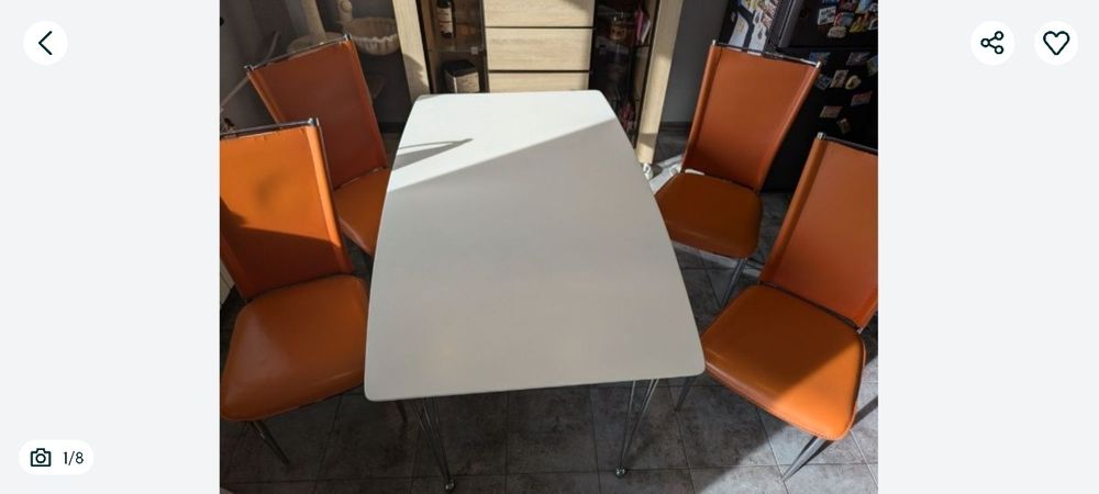 Stół na metalowych nogach