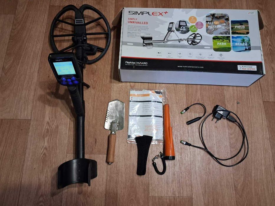 Популярний грунтовий-підводний металошукач Nokta Makro Simplex plus