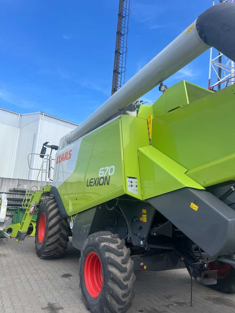 Зернозбиральний комбайн Claas Lexion 670