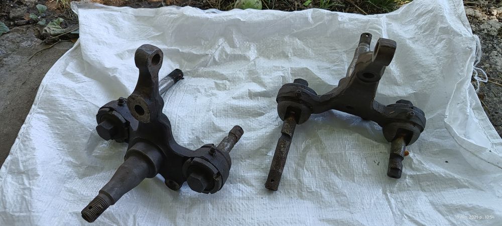 Поворотні кулаки (шарові опори) ЗАЗ 968