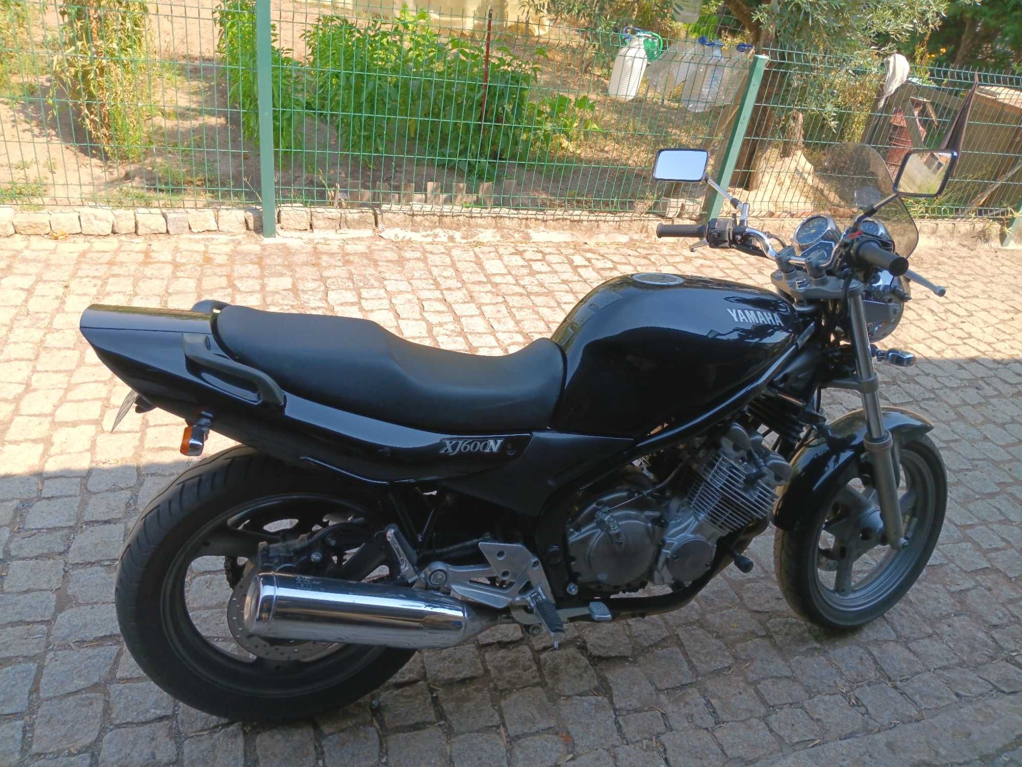 Moto Yamaha XJ600N