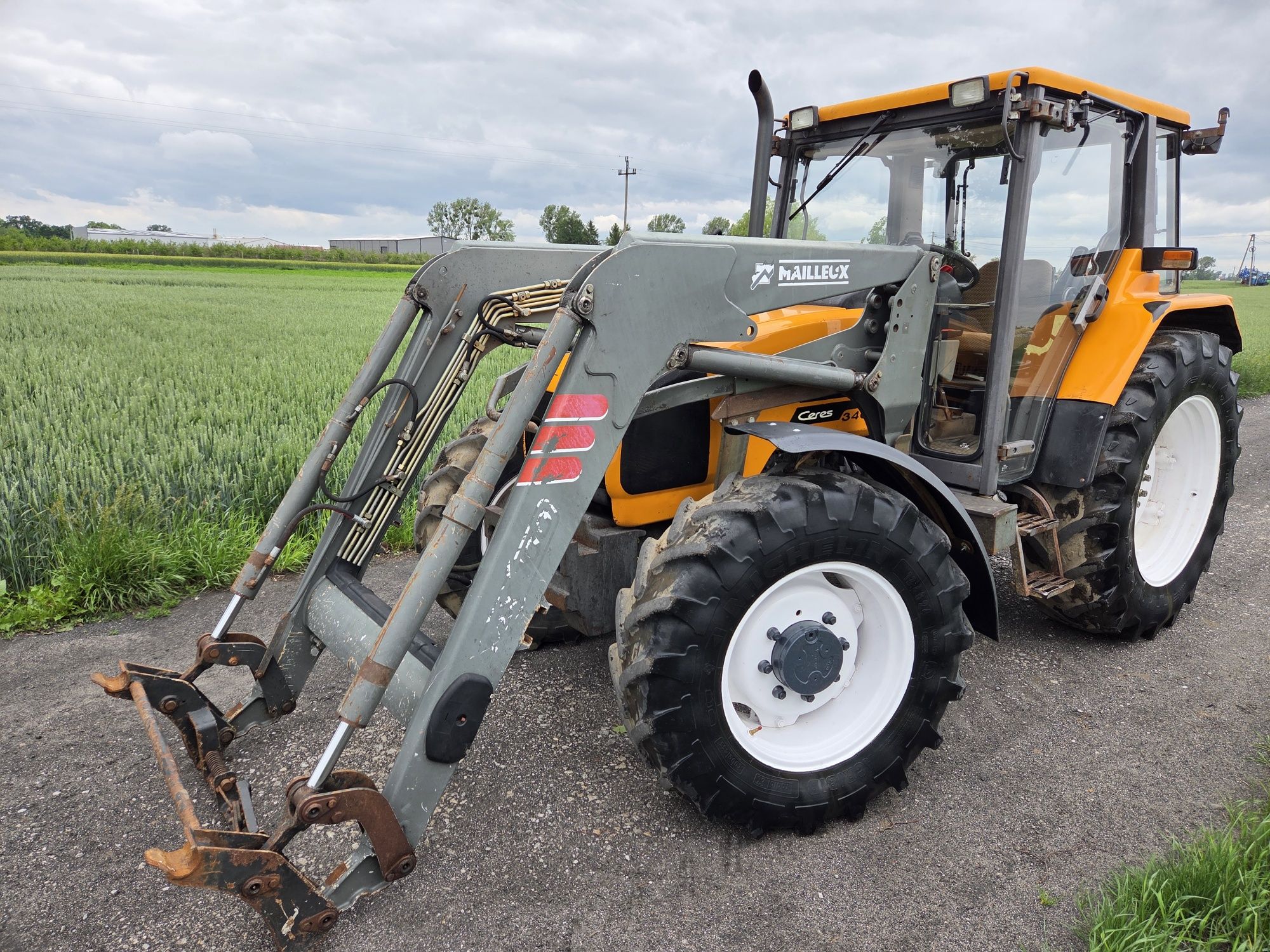 Ciągnik rolniczy Renault ceres 340 x ładowacz czołowy