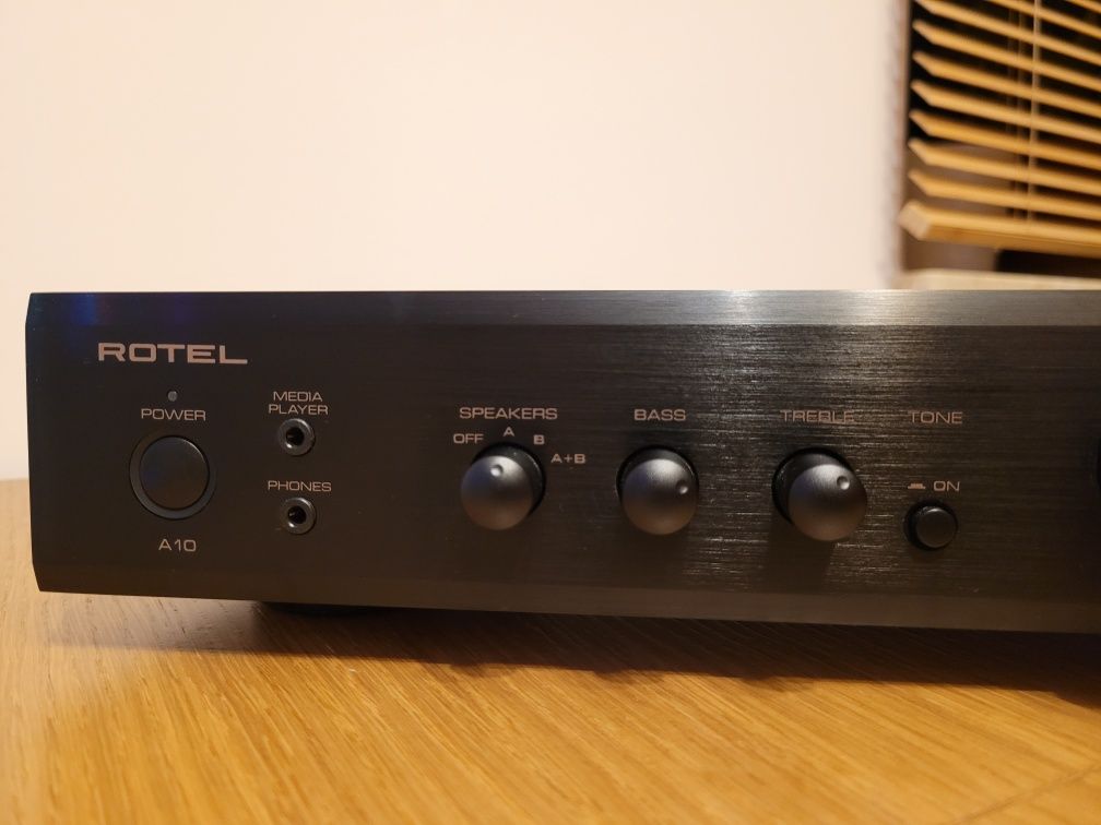 Wzmacniacz Rotel A10