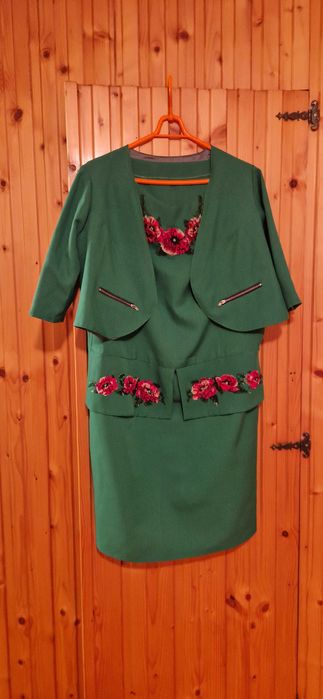 Вишита сукня з піджаком