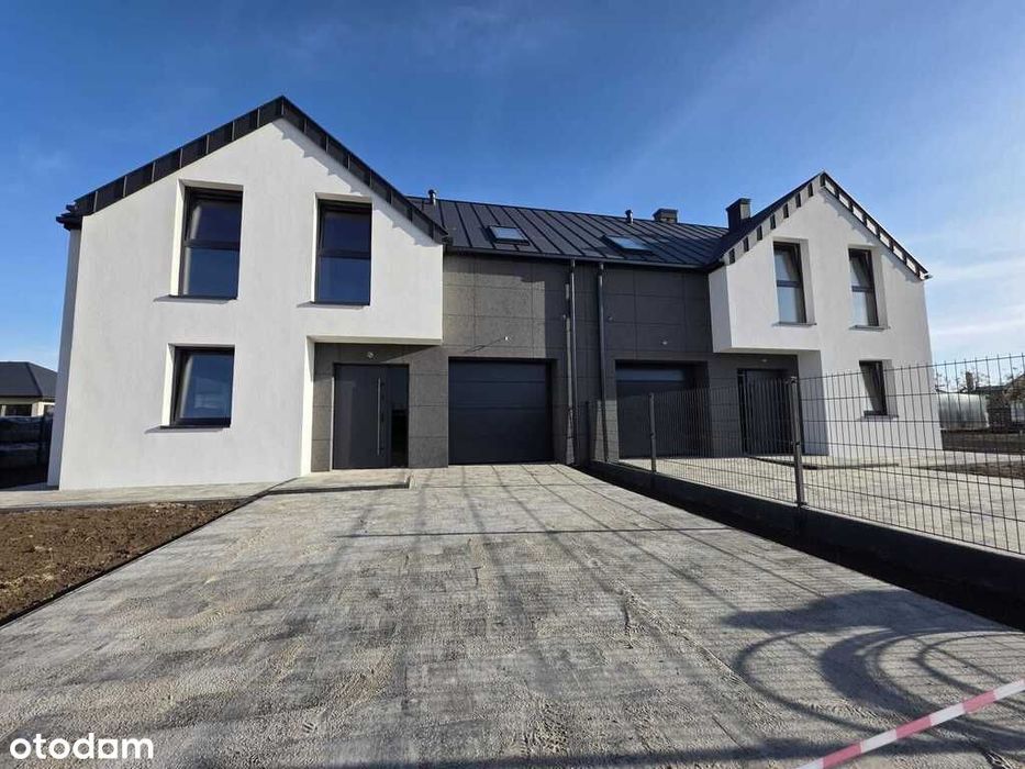 Nowoczesny dom bliźniak, stan deweloperski