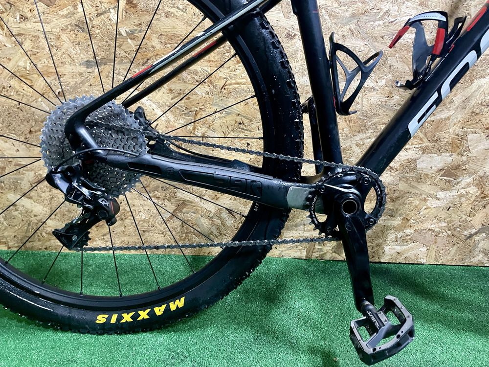 Bicicleta FOCUS ravem carbono roda 29