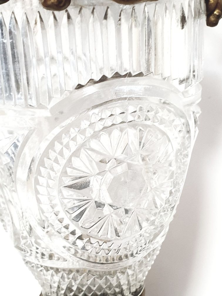 Antiga jarra Arte Nova em cristal com armação em metal de fundição