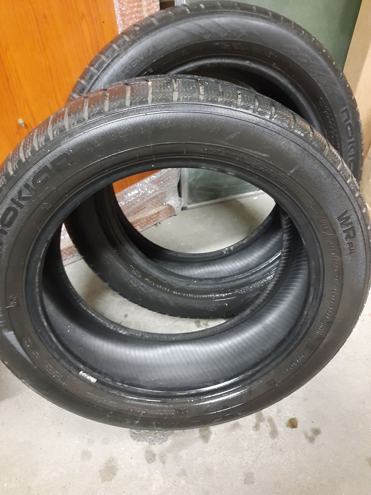 Komplet opon zimowych NOKIAN 205/55R17 4 sztuki używane