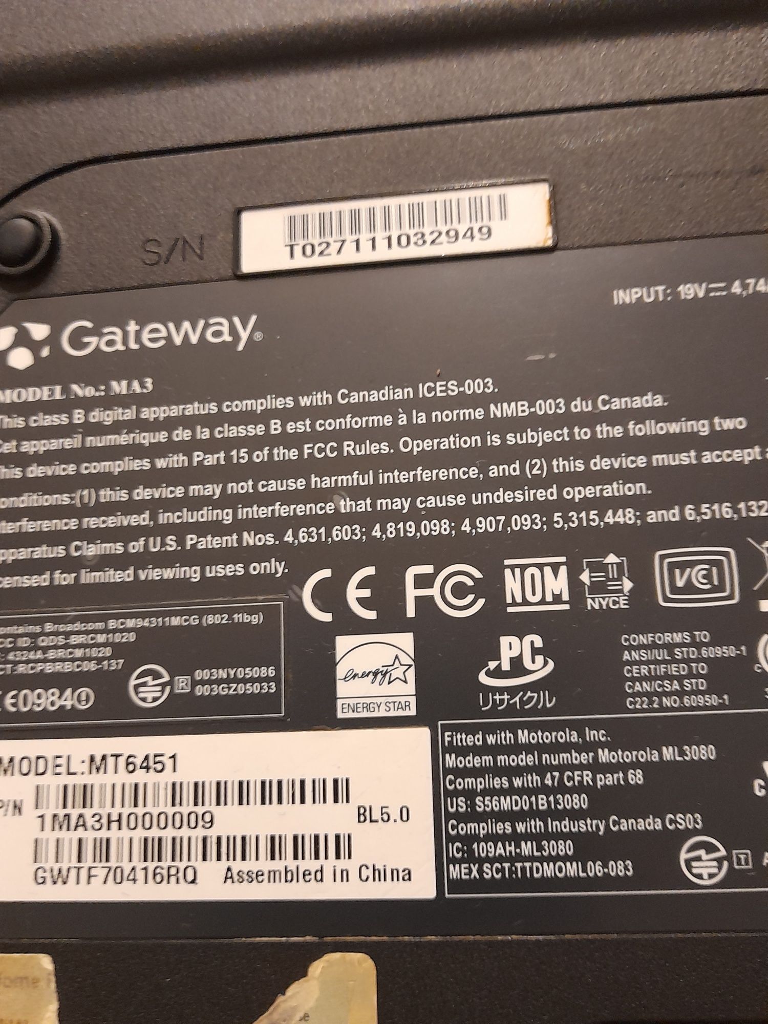 Laptop Gateway z zasilaczem