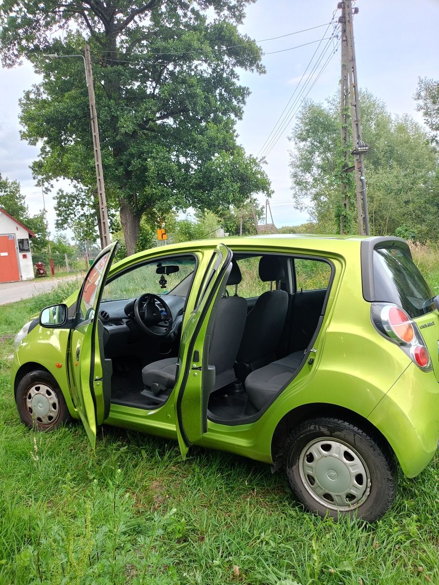 Chevrolet Spark samochód osobowy