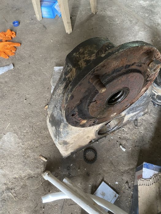 Sprzedam obudowę zwolnicy prawa c360