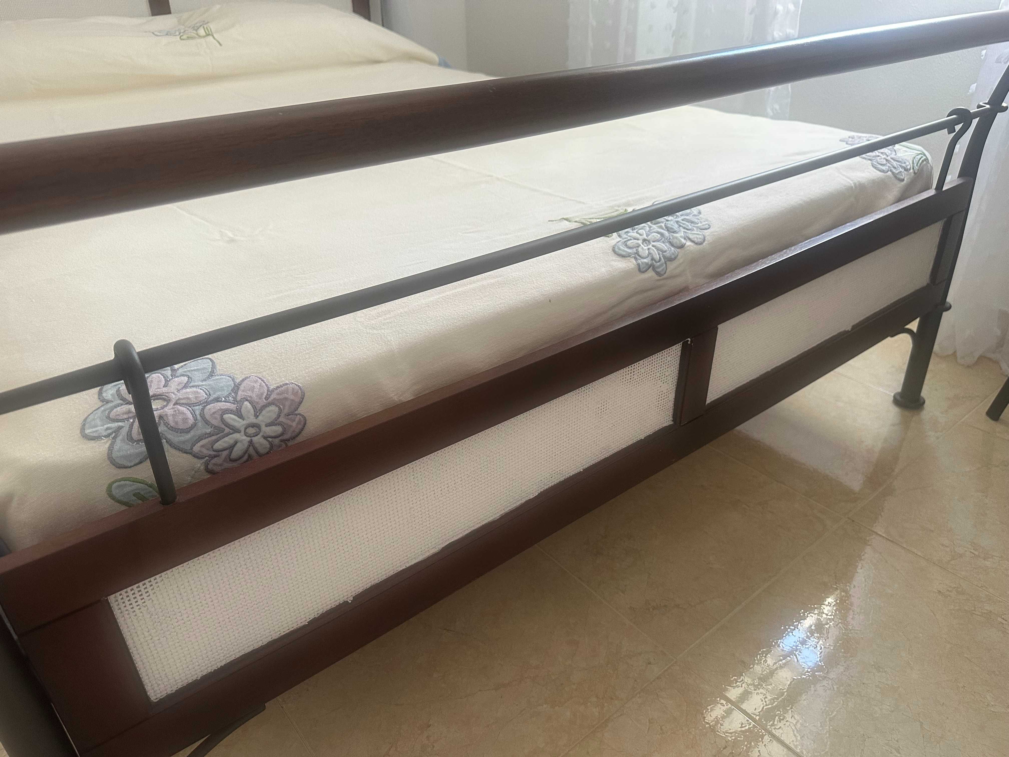 cama de casal em ferro e madeira