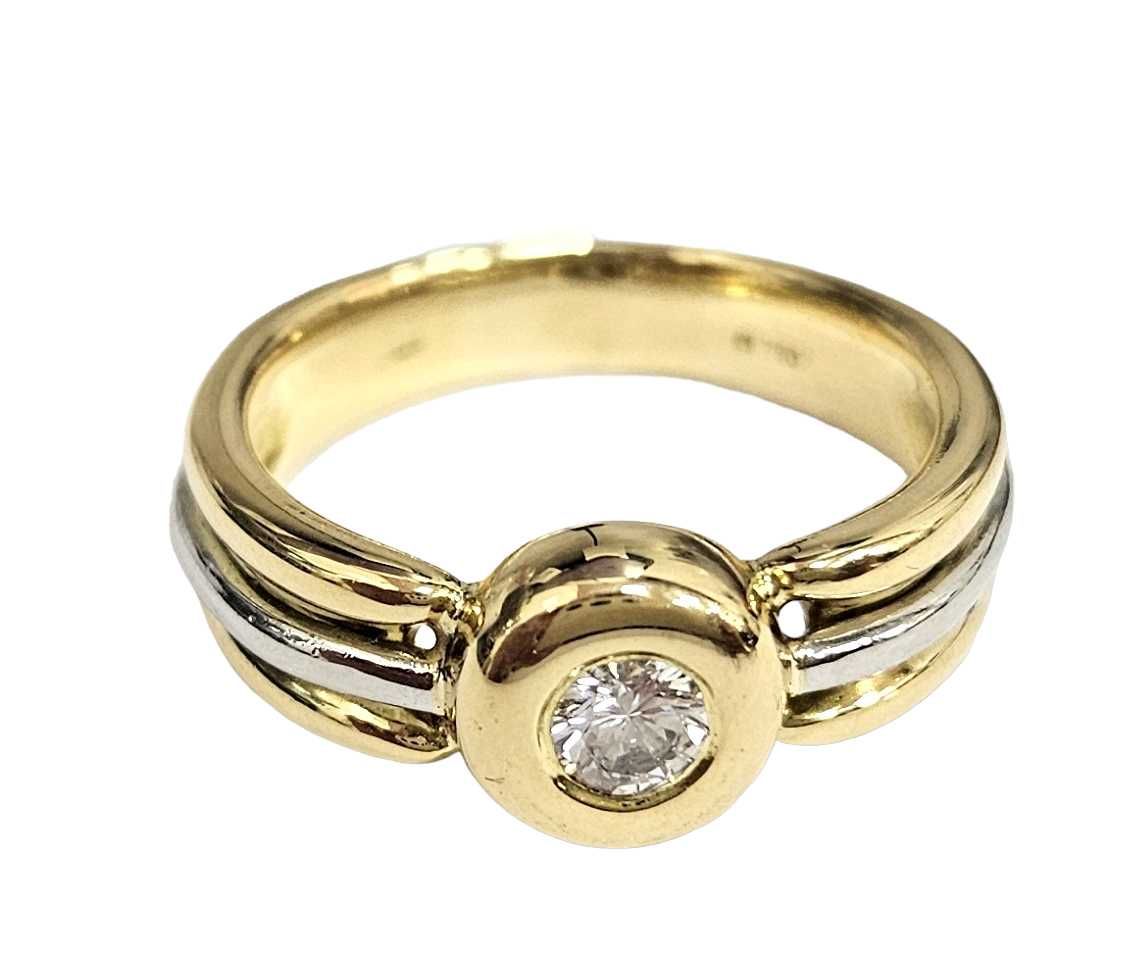 Złoty pierścionek 750 z brylantem 0,25 ct sygnet 8,46g