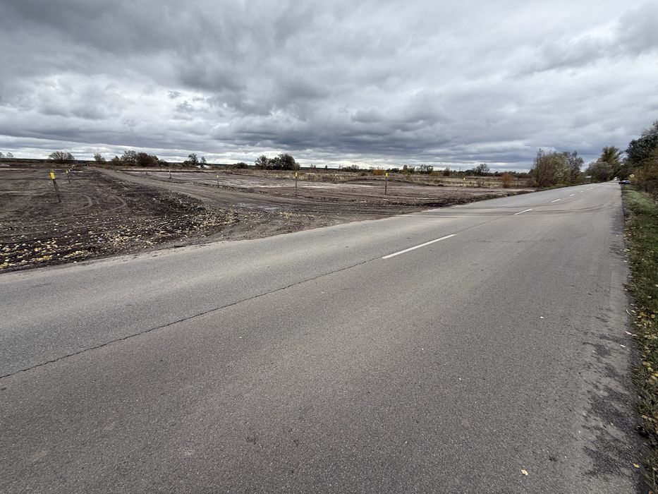 Зазимя, продаж 8сот. біля річки Десна,асфальт,комунікаціі