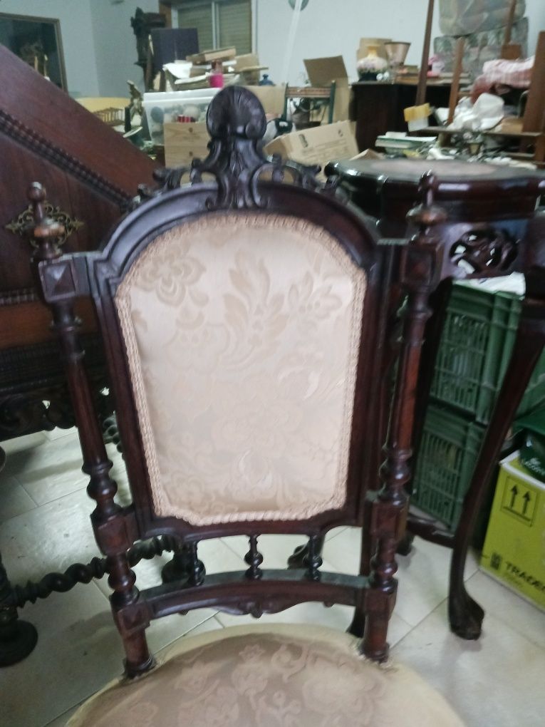 1. Bela cadeira de pau santo