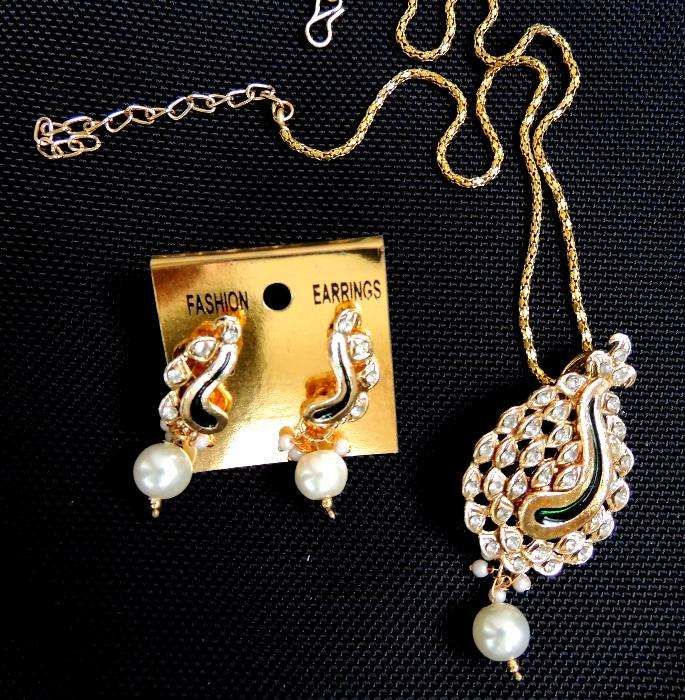 Набор бижутерии(серьги+кулон+цепочка). Индия, Есть выбор.