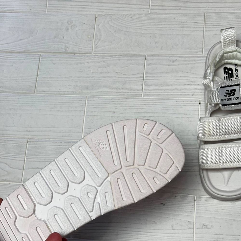 Жіночі сандалі new balance