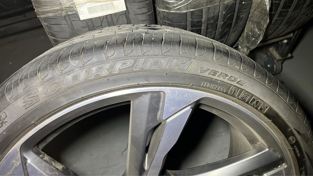 Продаю диски з ризиною r 22 на Volvo CX90