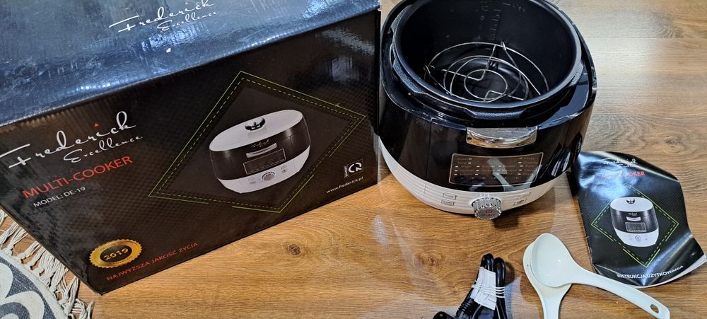 Garnek Multicooker model DE-19