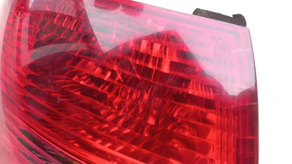 Audi a6 c6 kombi avant lampa lewa lewy tyl tylna  zwykle zarowki