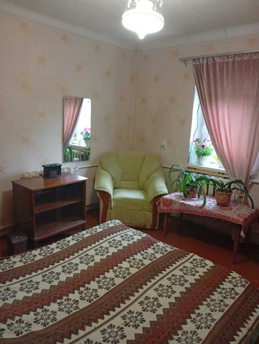 Сдам в долгосрочную аренду комнату в частном доме у м. Деміївська