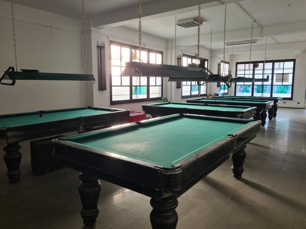 Vendo mesa/s de snooker com acessorios